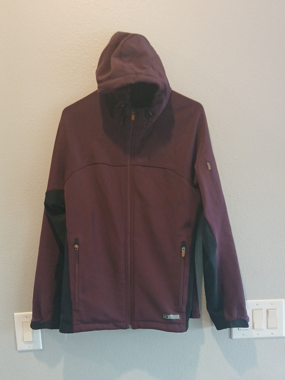 REI Women Hooded Softshell Jacket - Plum with Black Panels Large Rain Hiking